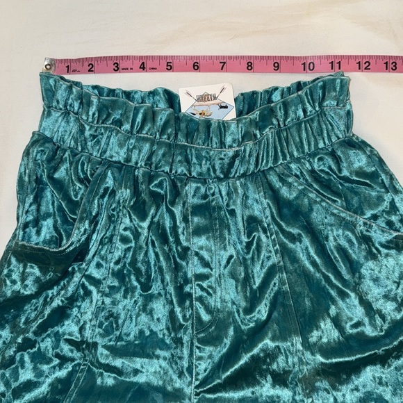 Blue velvet shorts - Picture 3 of 4